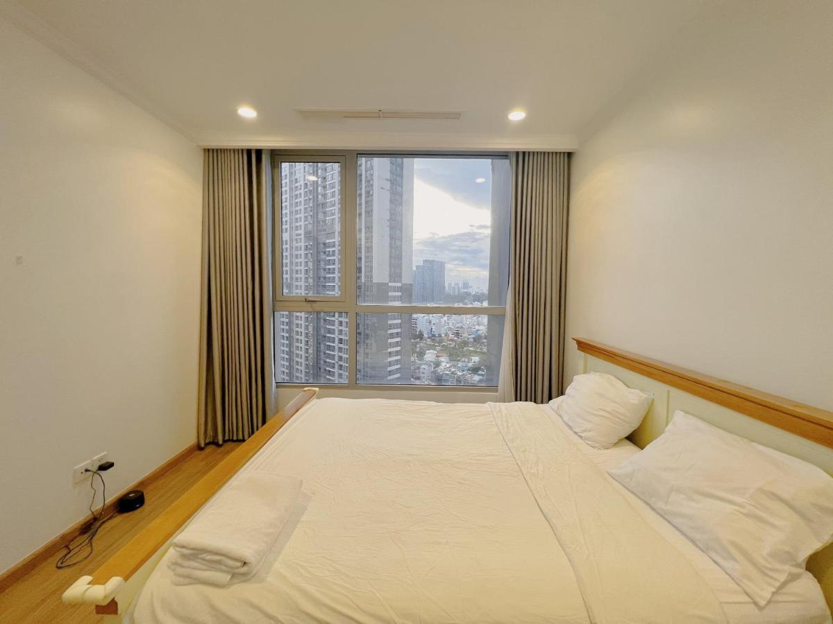 Homes By Christine - Vinhomes Central Park Ho Chi Minh City Bagian luar foto